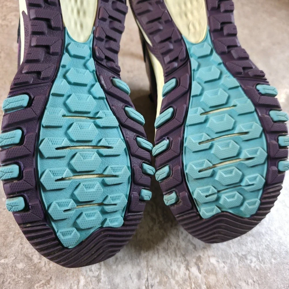 New Balance 410 v8 Trail Hiking Running Sneakers Women's 7.5 Purple *Worn Once.